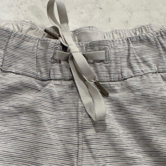 LULULEMON On The Fly Women's Space Dye Gray Shorts Pockets Gym Workout Casual - Picture 6 of 14